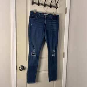 Levi’s 711 Skinny Jean - distressed - SIZE 32